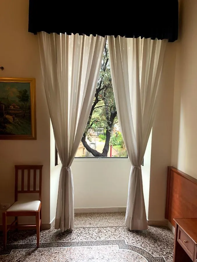 Paramount Rome 5*,